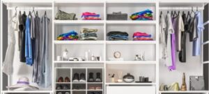 Il DOC si pu&ograve; manifestare con una ricerca dell'ordine maniacale. Armadio con abiti ordinati in maniera compulsiva.